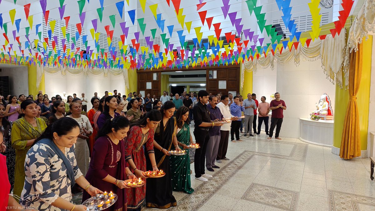 manish_sanghani's tweet photo. પનામા ખાતે ગુજરાતી પરિવાર દ્વારા હિન્દુ મંદિર માં શ્રી ગણપતિ દાદા, શ્રી હનુમાનજી મહારાજ, મહાદેવ, ભગવાન શ્રી કૃષ્ણ, ભગવાન શ્રી રામ અને ખોડિયારમાતાજીના પૂજન અર્ચન અને આરતીનું આયોજન કરવામાં આવેલ જેમાં ઉપસ્થિત રહી પૂજન અર્ચન કરી લોકોની સુખાકારી માટે મંગળ કામના કરી.

पानमा में गुजराती परिवार द्वारा हिंदू मंदिर में श्री गाजानन गणपति, श्री हनुमानजी महाराज, देवाधिदेव महादेव, भगवान श्री कृष्ण, भगवान श्री राम एवं आई श्री खोडियार माता का पूजन अर्चन एवं आरती का आयोजन किया गया जिसमे उपस्थित रहकर पूजन अर्चन कर लोगो की सुखाकरी के लिए मंगल कामना की।

#PanamaGujaratiSamaj #Panama #GujaratiInPanama #HinduTemplePanama #Ganesh #Mahadev #Krishna #ShreeRam #KhodiyarMaa #Devotion #GujaratiCommunity