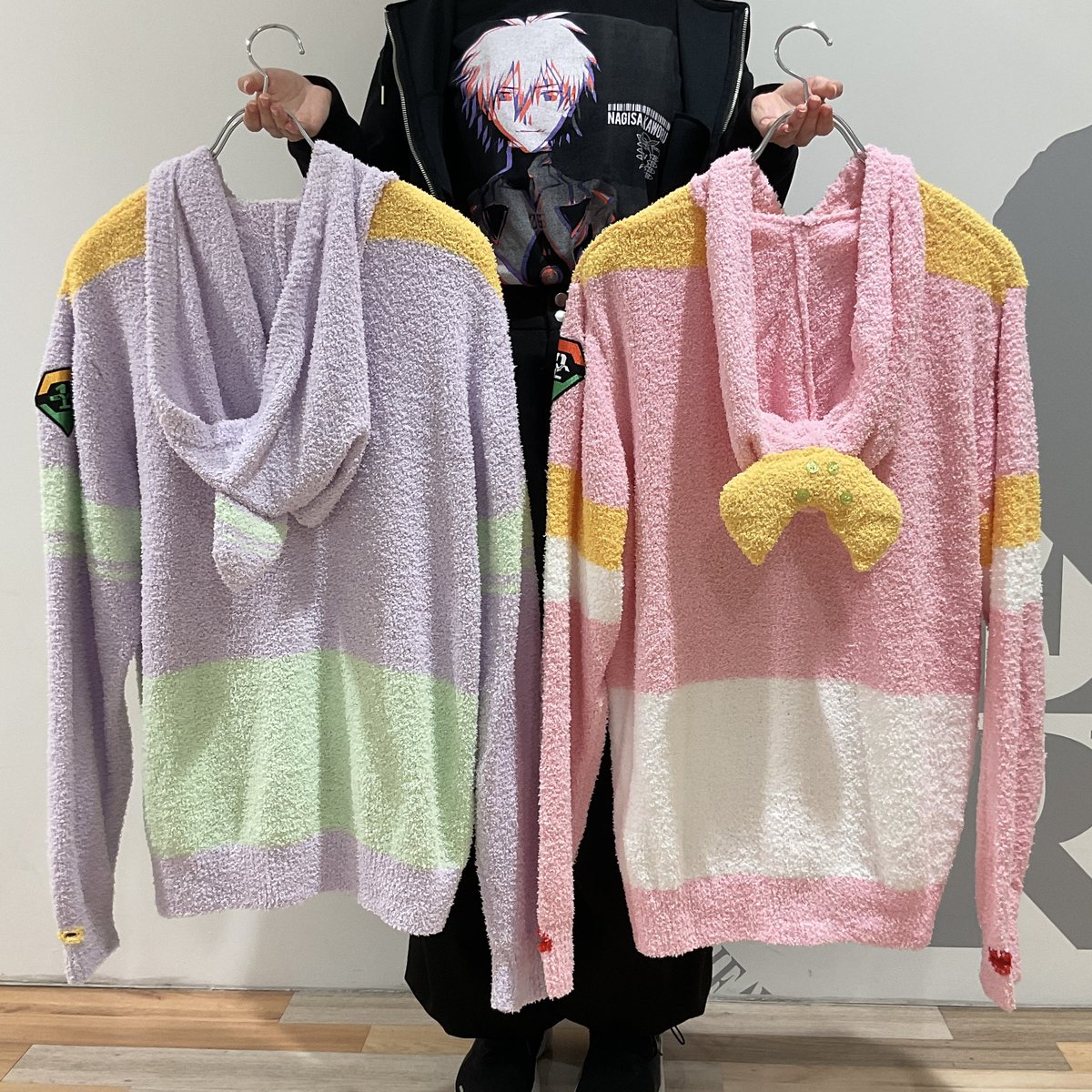 eva_store's tweet photo. 【TOKYO-01(池袋)】《再入荷》 
EVA STOREオリジナル「もこもこアイテムシリーズ」が入荷しました✨

初号機と2号機をイメージしたパステルカラーのキュートなアイテム達💕ルームウェア、スリッパ、靴下、ブランケットの4種類展開です！

心も体もぽかぽかに♪プレゼントにもおすすめですよ🎁

オンラインストアはこちら⬇️
https://t.co/VCPQb6tyH0

#エヴァストア