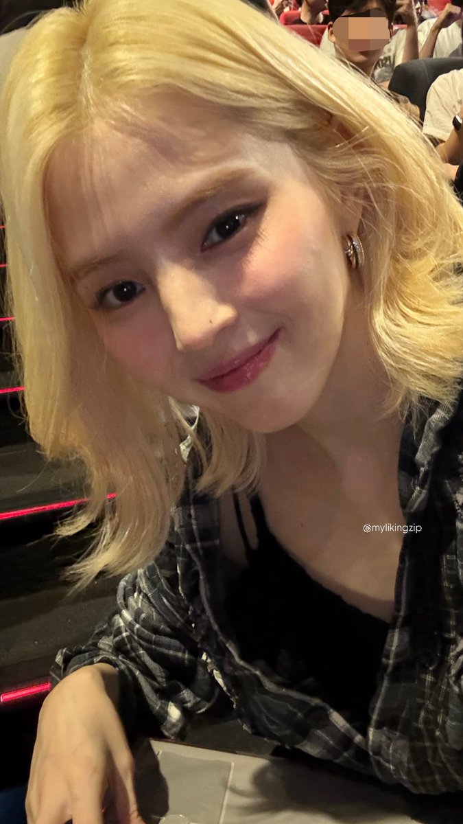 mylikingzip's tweet photo. 내폰으로셀카찍어주심。。。
아..진짜존나예뻐
#한소희 ♡ https://t.co/tcZWbhoY27