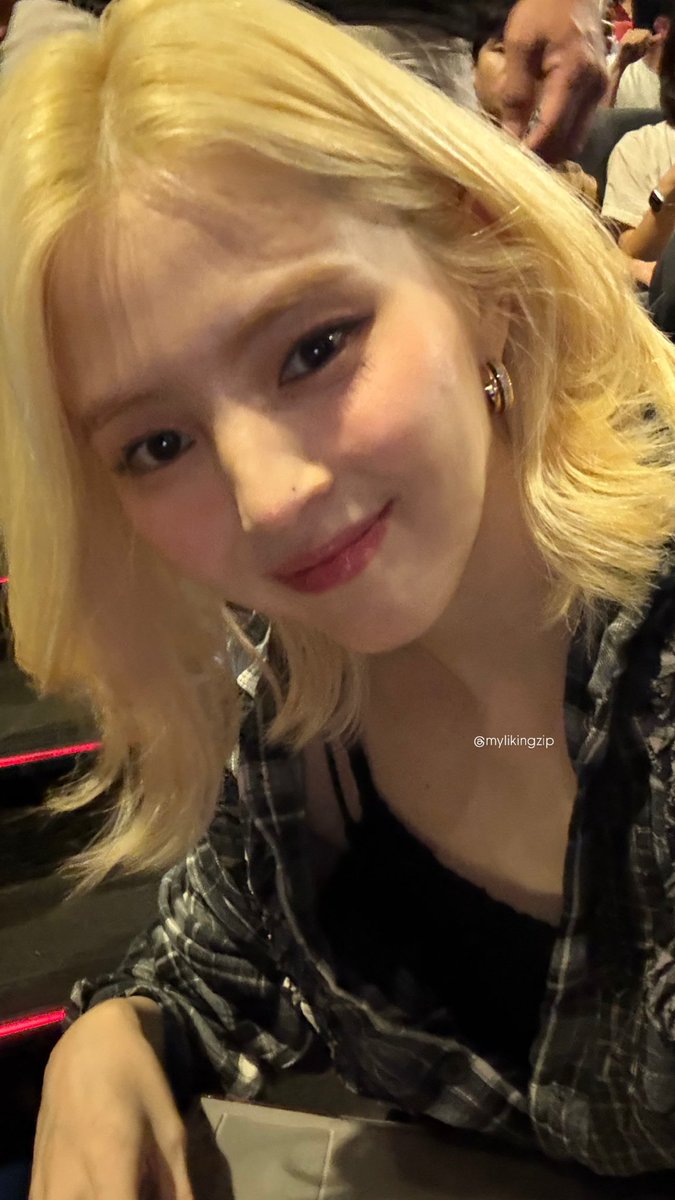 mylikingzip's tweet photo. 내폰으로셀카찍어주심。。。
아..진짜존나예뻐
#한소희 ♡ https://t.co/tcZWbhoY27