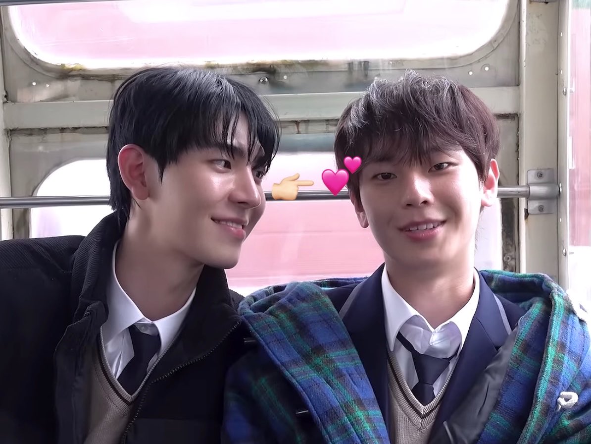 iin0ux's tweet photo. 사랑하는 사람 보는 눈빛이 너무 달달하잖아 ㅠㅠ https://t.co/qmXRSosAmw