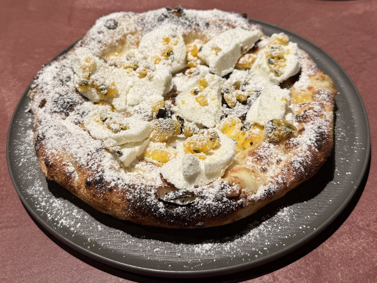 mypcn_'s tweet photo. 予約とれて400℃ PIZZAへ😻💕品川限定のデザートピザおいしすぎた🥺🥺 https://t.co/7WGaJFz3P2