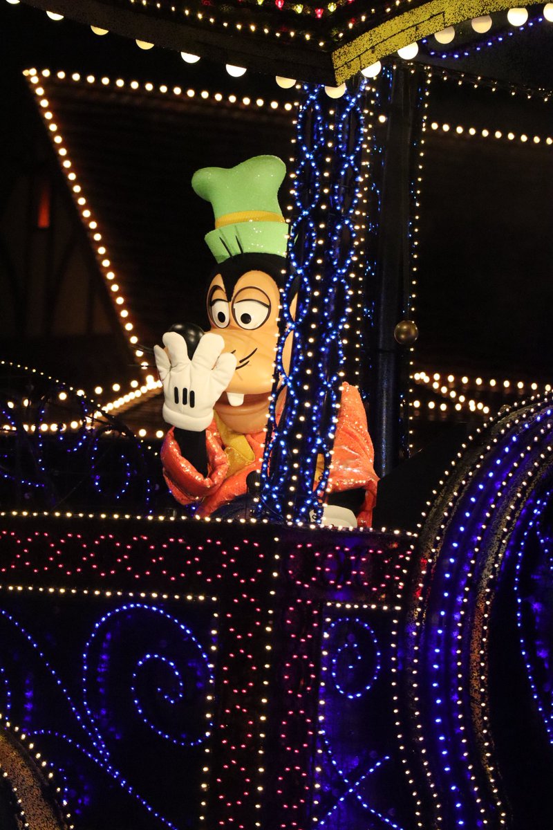 dis1928ney's tweet photo. 2026.01.09  "Private Evening Party" Report🏰

✨TOKYO DISNEYLAND 
                   ELECTRICAL PARADE
                                           DREAMLIGHTS✨

                    ~Mickey &amp; Friends~ https://t.co/mnxY7Cxms9