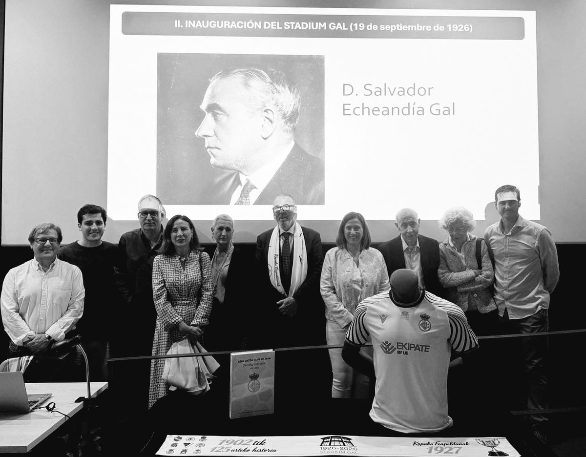 REALUNIONCIRUN's tweet photo. Gracias a Carlos F. Casadevante y a todos/as los que ayer asistieron por la tarde a una charla llena de historias.
#familia #realunion #centenario #stadiumgal https://t.co/Aicf5hj9HV