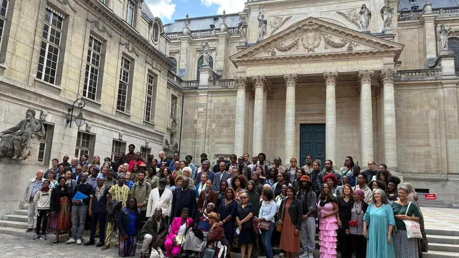 la1ere's tweet photo. 🟡La Sorbonne célèbre les 70 ans du premier congrès international des écrivains et artistes noirs

➡️Il y a 70 ans, Aimé Césaire, Edouard Glissant, Frantz Fanon se rassemblaient à l’initiative d’Alioune Diop de la librairie Présence africaine.

🖥️📲https://t.co/D7nqrVpgJL https://t.co/gXuh0aDu3l
