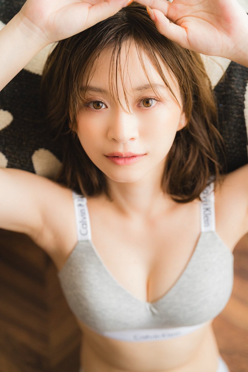saki_totsuka's tweet photo. 写真集出したいからSNSがんばるって言ったら応援してくれる人いますか？？ https://t.co/FOLabt1qxF