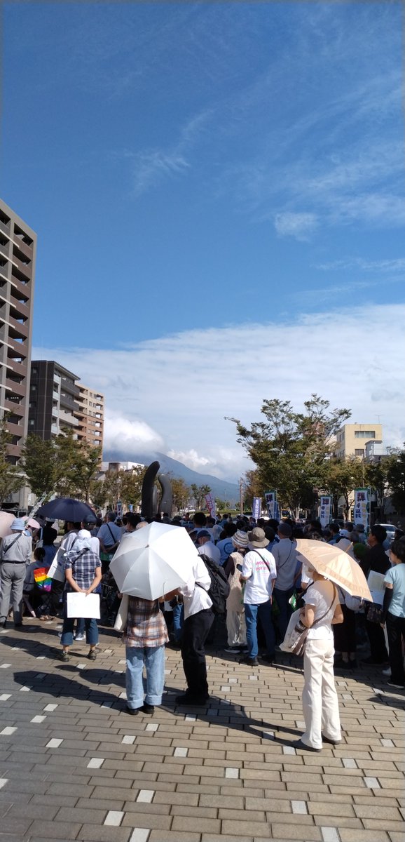 samesansansha's tweet photo. 戦争反対憲法守れデモ鹿児島！
700人集まったとのこと。
確かに多かった。
主催のみなさま暑いなか大変おつかれさまでした！ https://t.co/LWoEhGVFBK