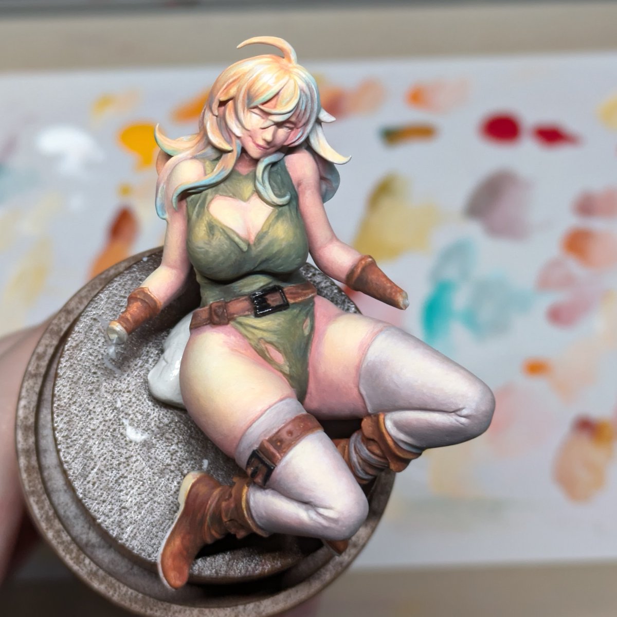 Naofrost_mini's tweet photo. More work on Aya's hair and face. Starting with white, I gradually increase saturation and contrast. https://t.co/N20cSPSfRS