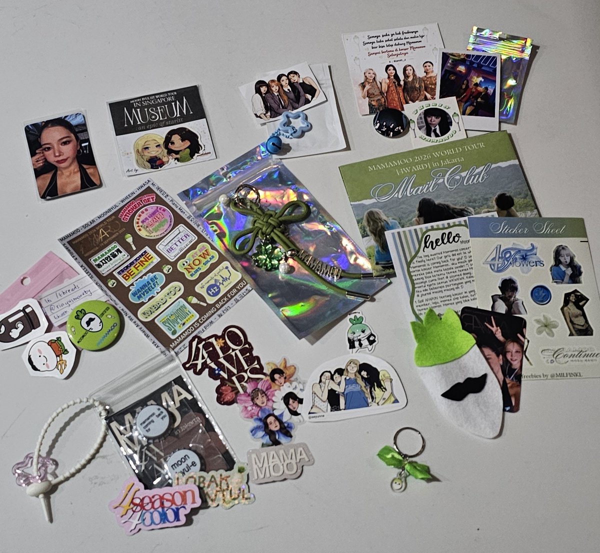 byullieverse's tweet photo. Pretty freebies I got from indonesian moos at @mamamooID fan gathering 💚
Bisa2nya fandom se-gemas ini harus dikecewakan oleh.... https://t.co/gvqmvRYc1o