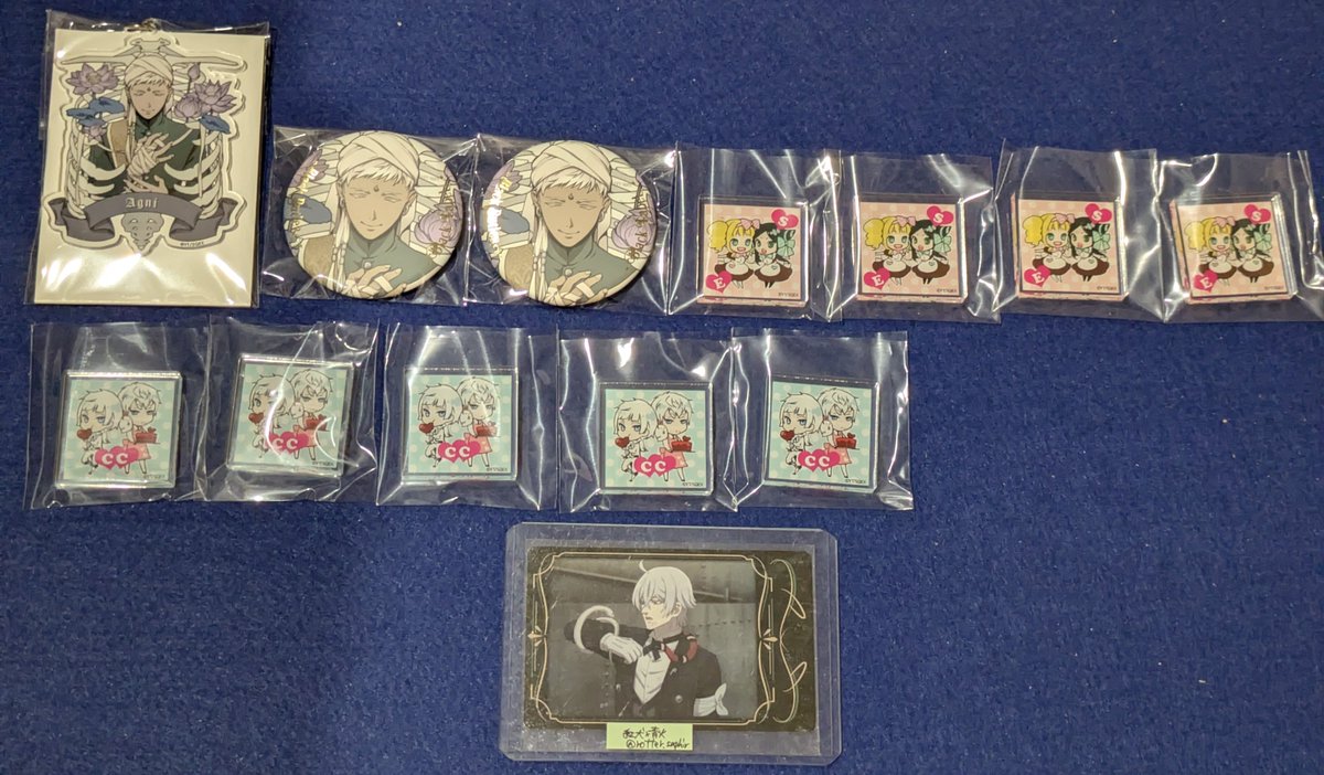 rotter_saphir's tweet photo. 【譲渡】黒執事　Black Label アクキー　缶バッジ　アクリルブロック
譲)画像参照
求)定価＋送料
画像1は画像3上段>なくなり次第下段より同数抱き合わせ
※銀行振込のみ
検索からでもお気軽にお声がけください。 https://t.co/9ya8Xl0cJP