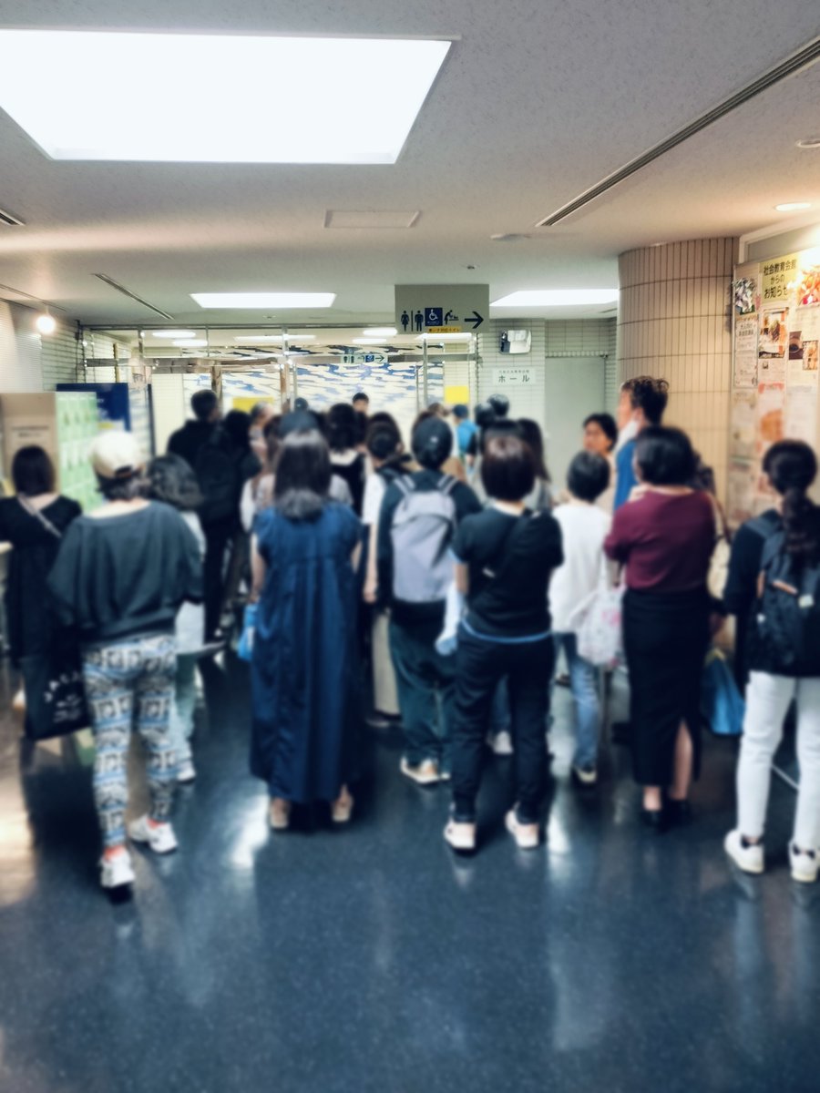 UtakoCo's tweet photo. 240名分の席では足らず50-70名以上の方々にご入場頂けない事になっておりました。中央区以外の方々も多くいらしていたと伺いました。総合失調症の関心の高さ。再度やって欲しい。 https://t.co/B9AI3Zkkhv