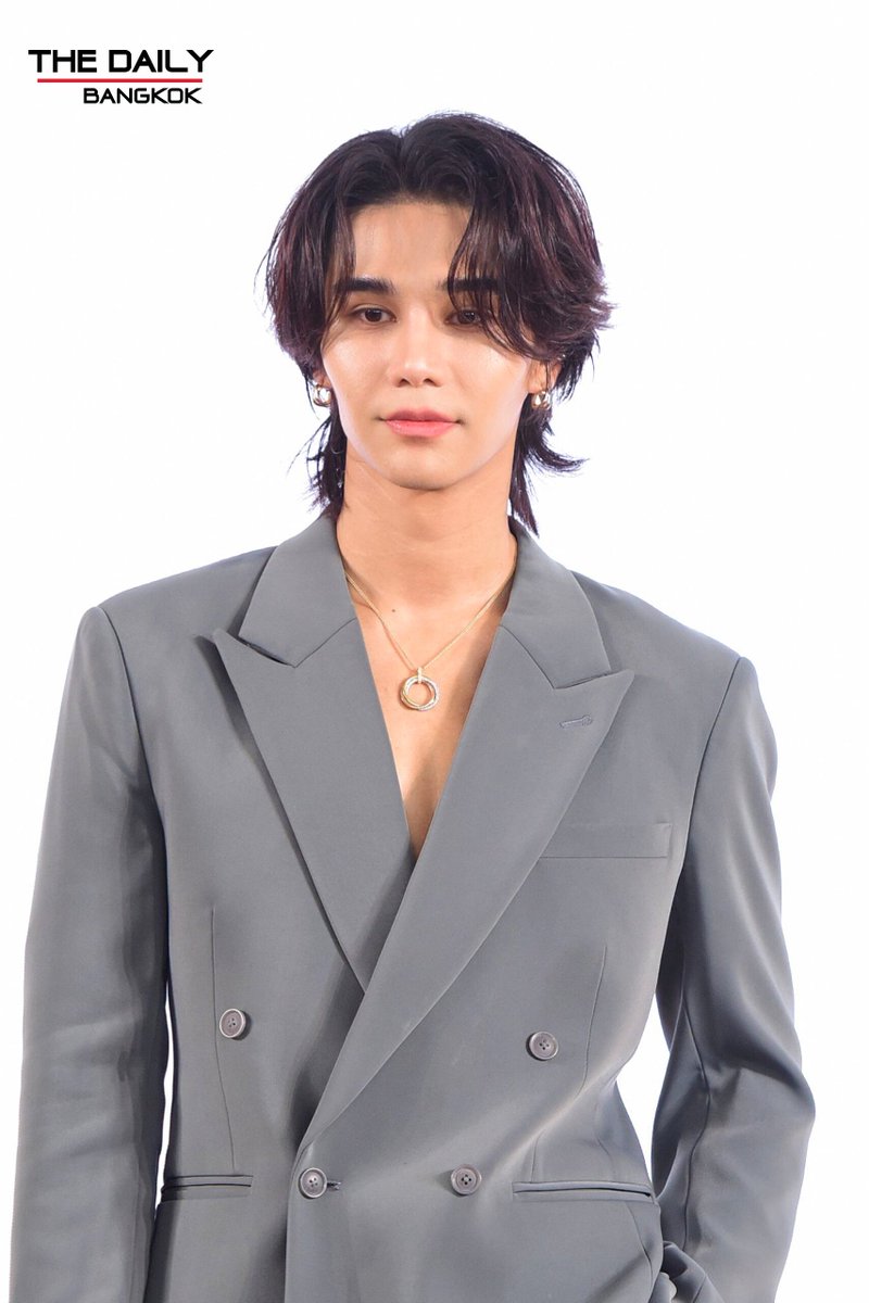 thedailybkk's tweet photo. "เจฟ ซาเตอร์" ร่วมเปิดตัวน้ำหอมกลิ่นใหม่ 'POLITE' ในงานฉลองครบรอบ 11 ปี

#The11thAnniversarywithMITH
#MITHxJeffSatur
#JeffSatur
#MITH
#MITHBANGKOK https://t.co/PLzFmULn2I