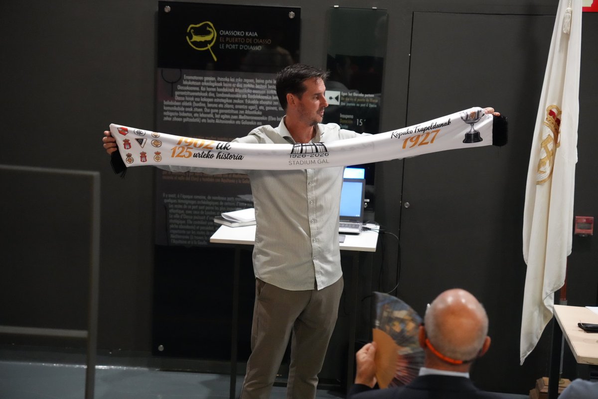 REALUNIONCIRUN's tweet photo. Gracias a Carlos F. Casadevante y a todos/as los que ayer asistieron por la tarde a una charla llena de historias.
#familia #realunion #centenario #stadiumgal https://t.co/Aicf5hj9HV