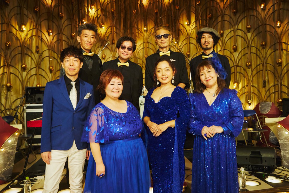 un_cercle's tweet photo. 7周年突入記念ライブの動画を数曲ではありますが、YouTubeにアップしました！
アンセルクル４人それぞれの個性爆発のリード曲🎶
４人の熱量と当日の盛り上がり、グランドサロン十三のラグジュアリーな雰囲気をどうぞお楽しみください！
#uncercle #gospel 

↓↓↓
https://t.co/rCL0QThF9Y https://t.co/v0Ht4saa8b