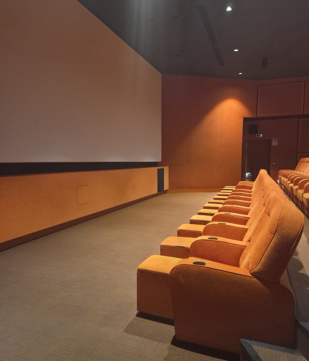 VolpeReal's tweet photo. Cinema ma mattina sì o no?  🤔
#redidentevil https://t.co/4ca3nLJTGZ