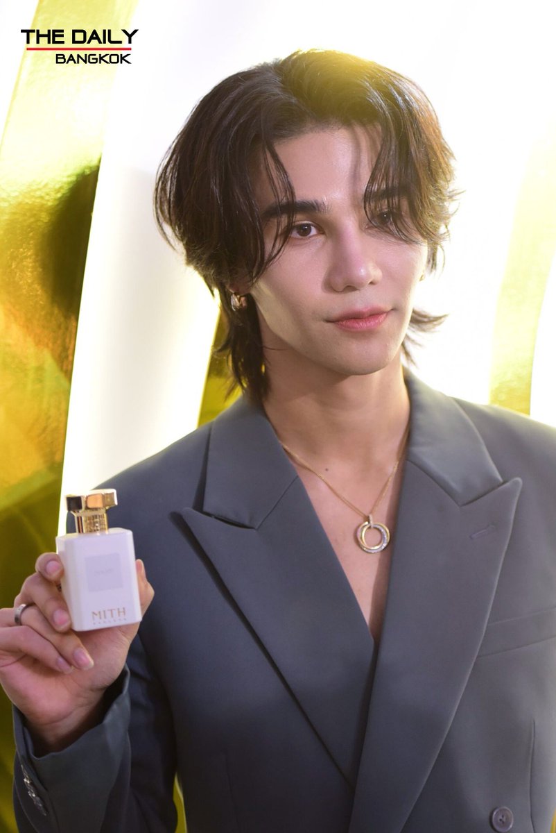thedailybkk's tweet photo. พรีเซนเตอร์น้ำหอม "MITH" สุดหล่อ "เจฟ ซาเตอร์"  ร่วมเปิดตัวน้ำหอมกลิ่นใหม่ 'POLITE' ในงานฉลองครบรอบ 11 ปี 

#The11thAnniversarywithMITH
#MITHxJeffSatur
#JeffSatur
#MITH
#MITHBANGKOK https://t.co/s0qjLO1oVP