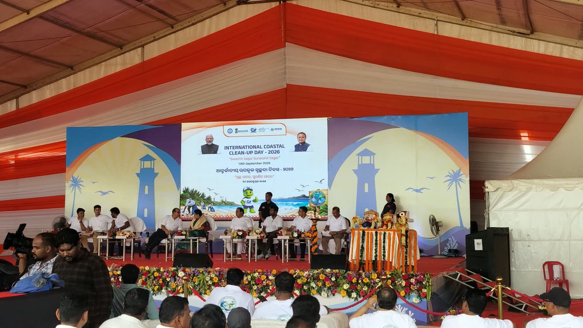 CentreCoastal's tweet photo. 🌊 Clean coasts, healthy oceans! NCCR, Govt. of Odisha &amp; Ashrya NGO led a cleanup at Puri Beach with 500+ students. Let’s reduce litter, protect marine life and keep our shores clean and safe.
#SSSS5 #NCCR https://t.co/leJEWShSFY