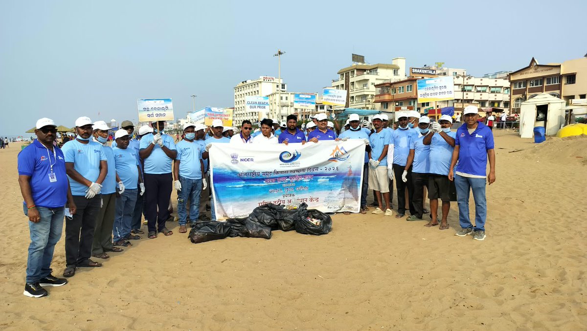 CentreCoastal's tweet photo. 🌊 Clean coasts, healthy oceans! NCCR, Govt. of Odisha &amp; Ashrya NGO led a cleanup at Puri Beach with 500+ students. Let’s reduce litter, protect marine life and keep our shores clean and safe.
#SSSS5 #NCCR https://t.co/leJEWShSFY