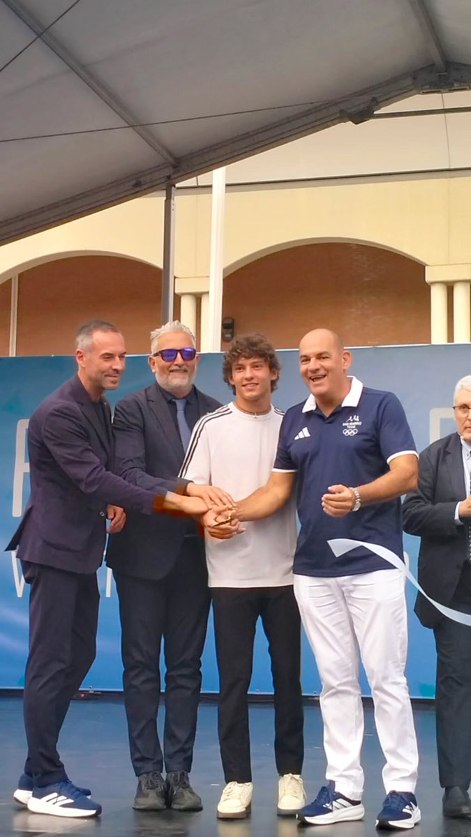 kikotonelli's tweet photo. kimi doing the ribbon-cutting ceremony and then joining as a guest speaker at the event! https://t.co/NjE3dEvHtz
