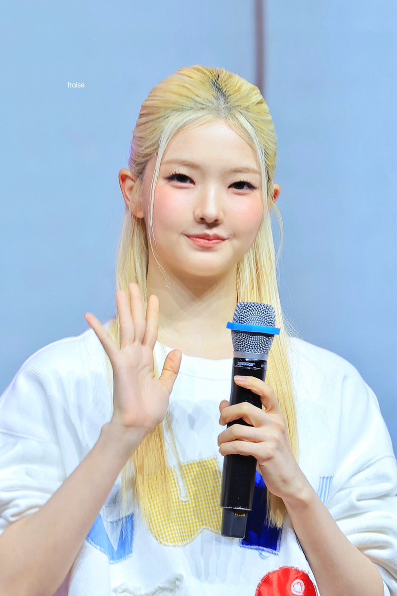 fraise_hee1011's tweet photo. 260919 FAN PARTY
#서희 #SEOHEE
#튜이드 #TUIDE https://t.co/46MabT7Jbs