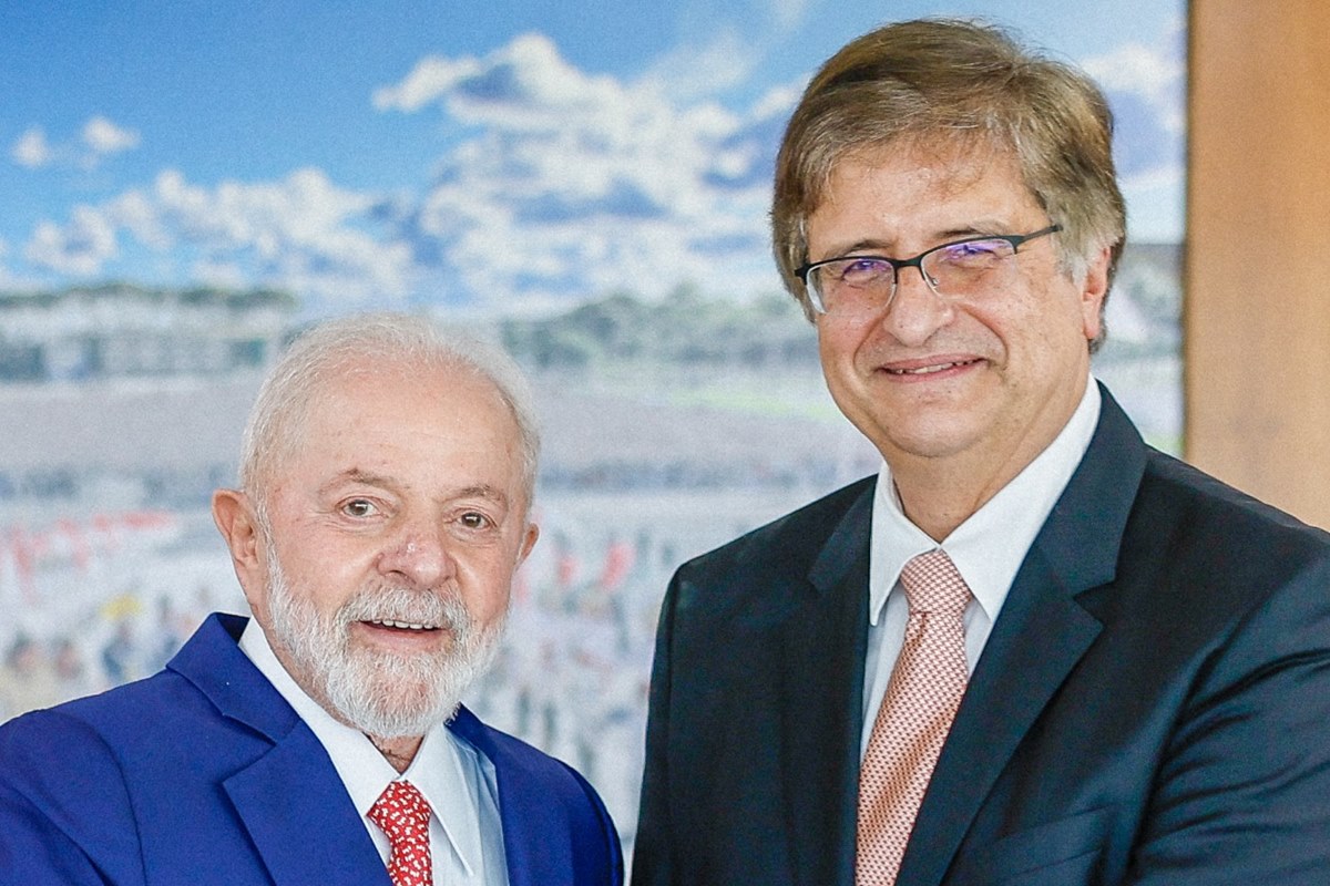 Grupodobemestar's tweet photo. Paulo Gonet fumou charuto e bebeu uísque com Daniel Vorcaro em Londres.Gonet havia dito que não conhecia Vorcaro.Lula reconduziu Gonet à PGR em 2025.https://t.co/CYFXgZby5T #ministériopublico #cnj #cnmp #tjsp #mpsp #promotoria #compliancezero #carbonooculto #refit #reag #fictor https://t.co/j6K835iNzz