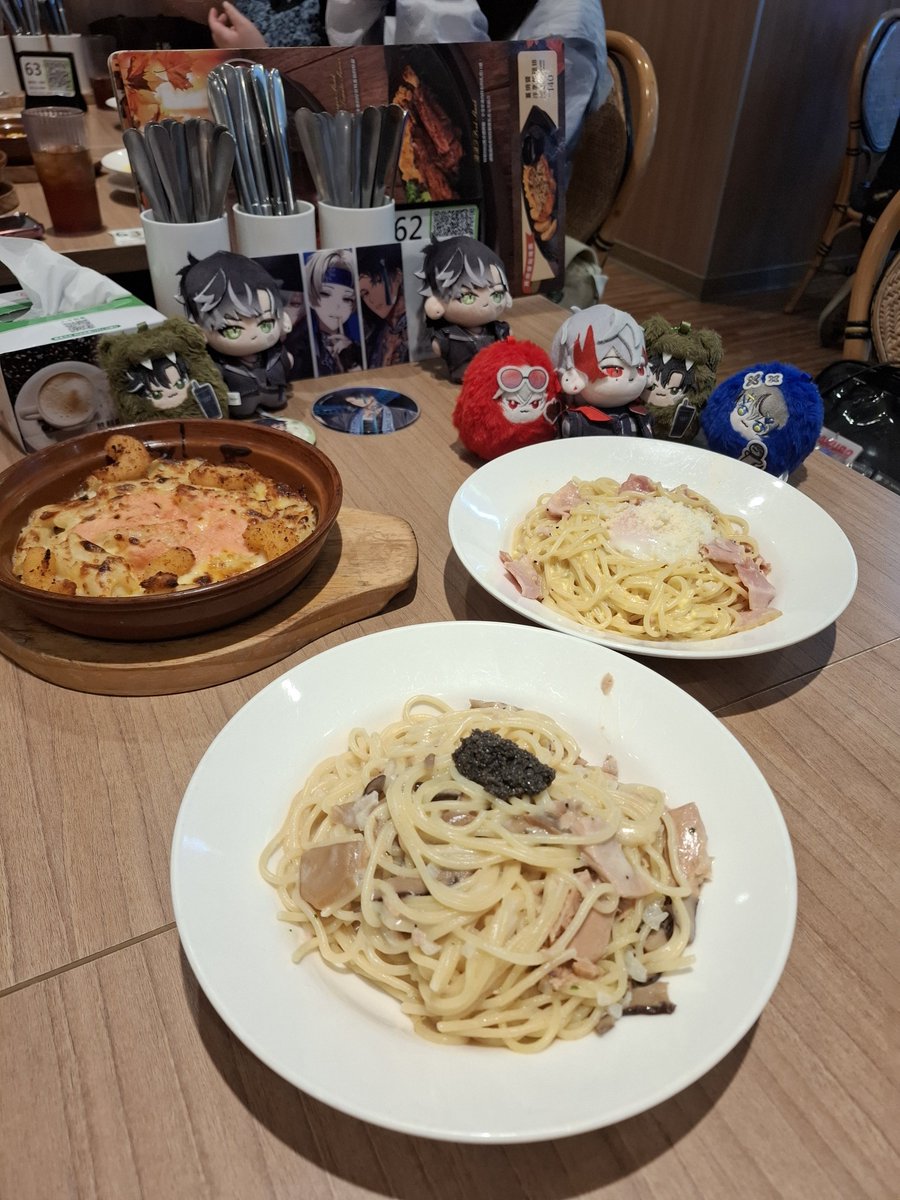 liuli_0917's tweet photo. 跟悠魯們吃飯٩(๑^o^๑)۶
和大家聊天很開心
#宵dating 
#月下碎語 https://t.co/apAX6usWhD