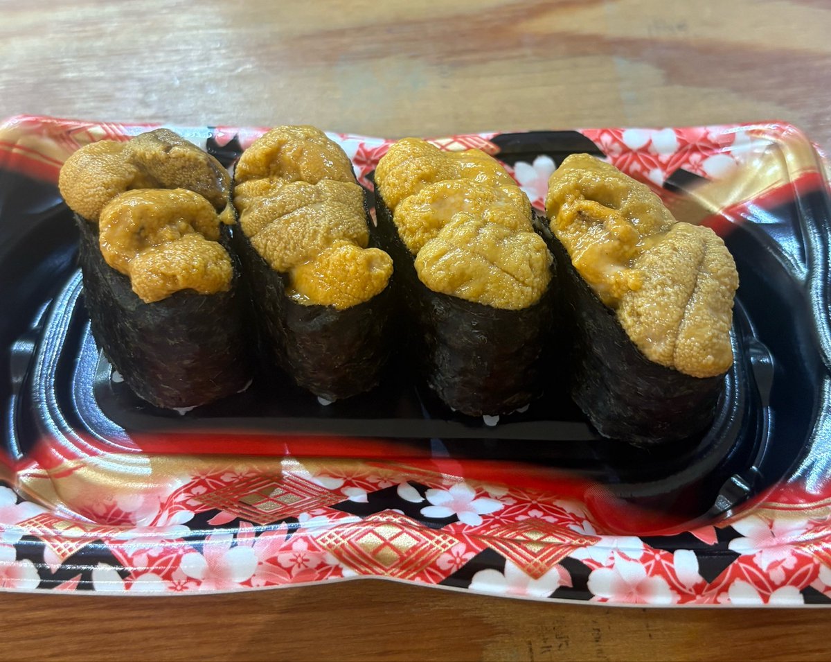 qii5a's tweet photo. 1日いただけなのにおいしいものをたべすぎている、➕ラーメン×2
シードル美味しすぎてりんごかじってるみたい🍎 https://t.co/zyV05MKt1v