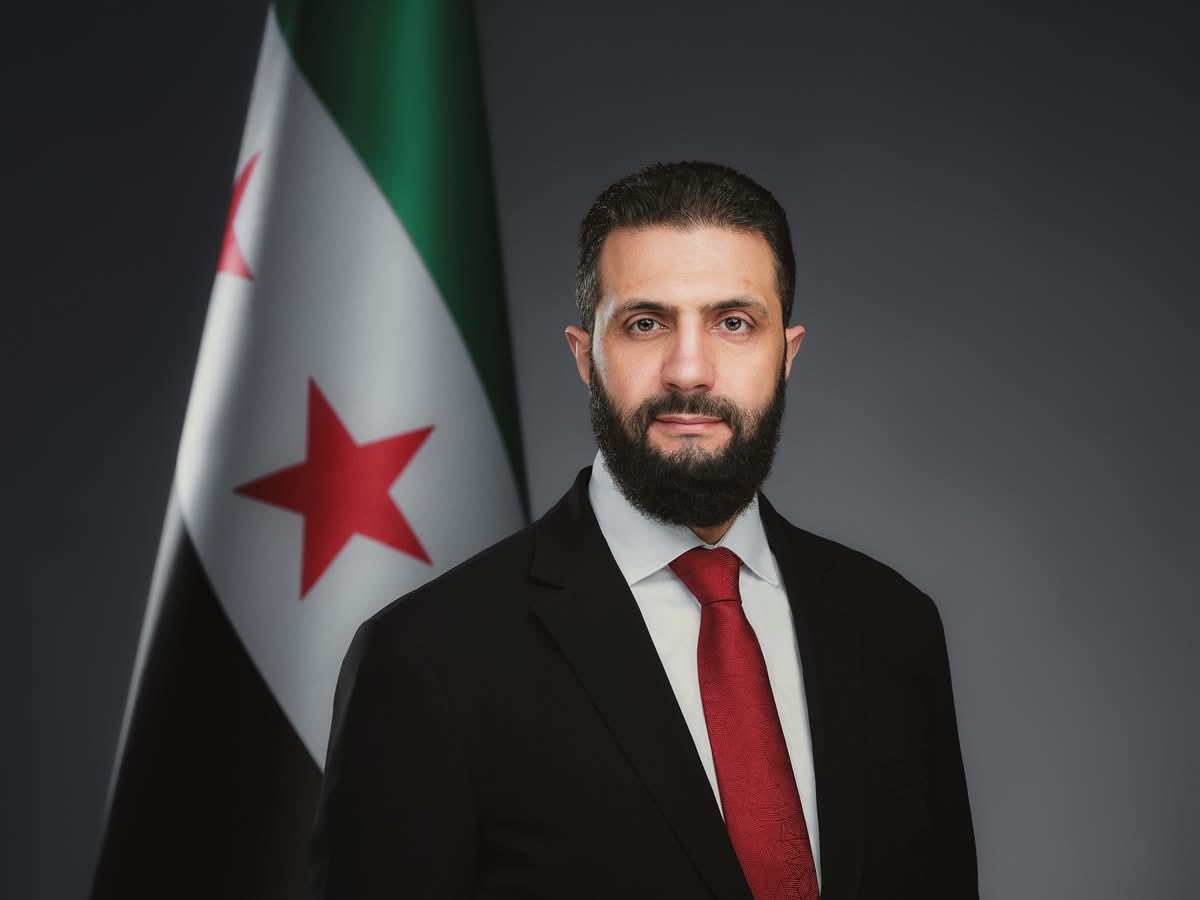 hus22000's tweet photo. كيف ينظر الرئيس الشرع للشهداء الذين قضوا في القتا (ل) معه خلال مسيرته؟

هل ينظر لهم باحترام، ام يعتبرهم مجرد اغبياء استطاع ان يخدعهم ويقنعهم بان يضحوا بأنفسهم في سبيل وصوله إلى السلطة؟

هل يعتبرهم اشخاص عظماء فدوا شعبهم، ام يسخر منهم في مجالسه الخاصة كما كان بشار يسخر من جنوده؟ https://t.co/APDX09I6Fg