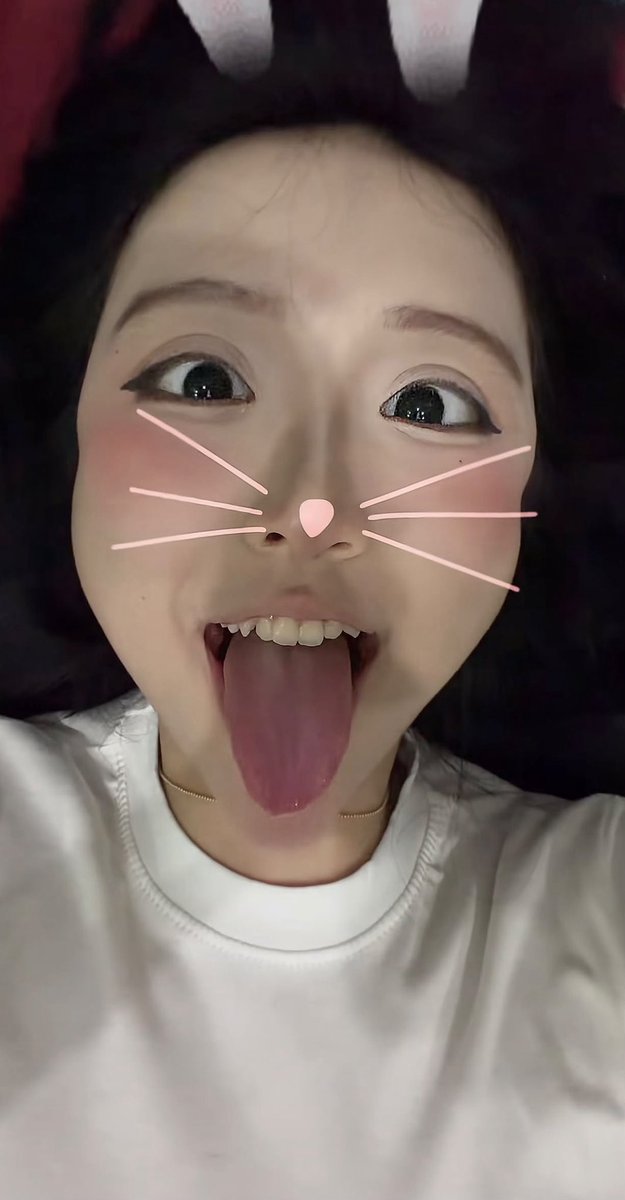 Vycuteeeaz's tweet photo. bắn tinh vào mồm e gửi cho e, em lè lưỡi gửi choooo https://t.co/0HPoSQEtGJ