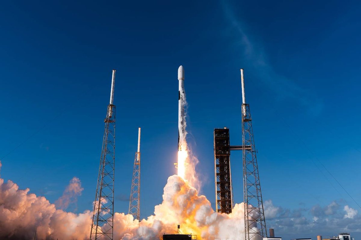 Novaboardx's tweet photo. Falcon 9 launches 29 Starlink satellites from Florida https://t.co/9jmIxaPark