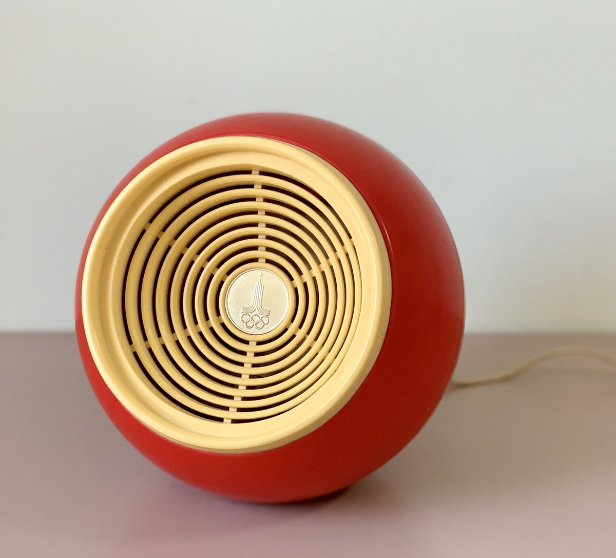 sovietvisuals's tweet photo. Soviet wired radio, 1980. https://t.co/n3vtBiYdLW