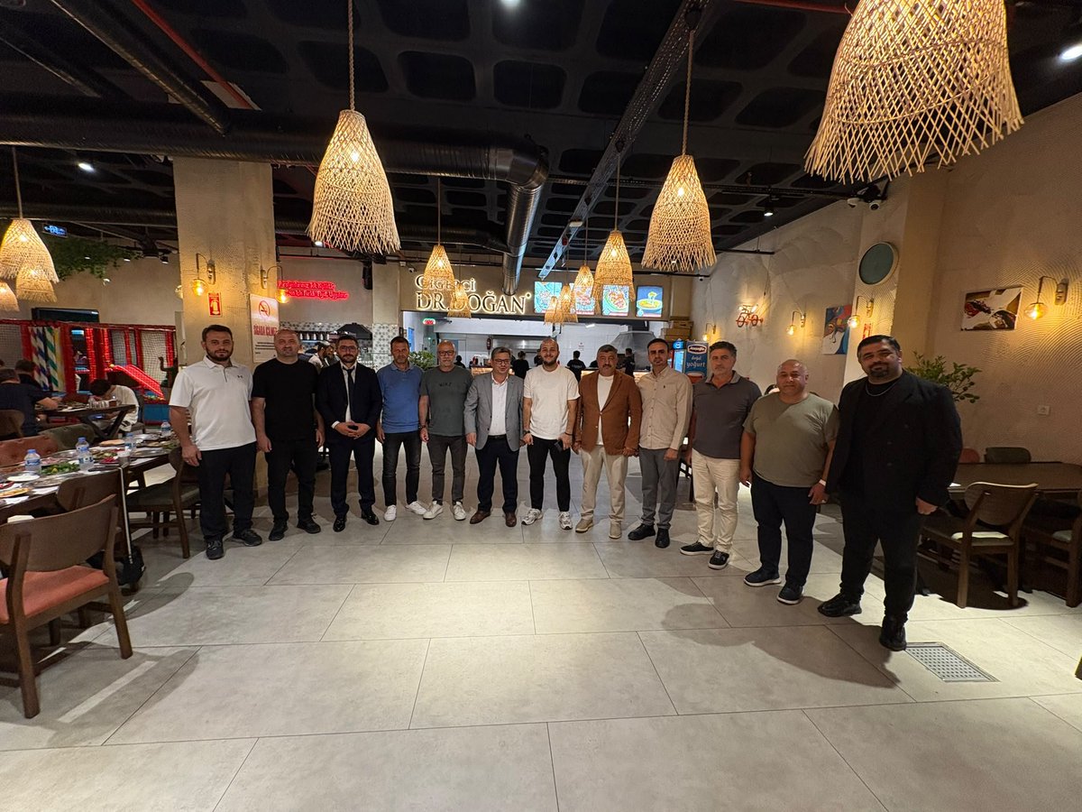 PendikYesilay's tweet photo. ⚽️ Pendik Yenişehir Gençlik Spor Kulübü’nün 2026-2027 sezonu açılış yemeğine katıldık.

Yeni sezonda tüm sporcularımıza başarılar diliyor, gençlerimize değer katan çalışmalarında kulübümüze kolaylıklar diliyoruz.

#Yeşilay #YenişehirGençlikSpor https://t.co/x0O5dVKRMS