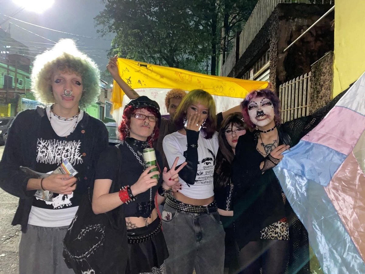 qi83ofc's tweet photo. o tipo de gente que te chama de incel/virgem na internet https://t.co/mB7uuMx3B4