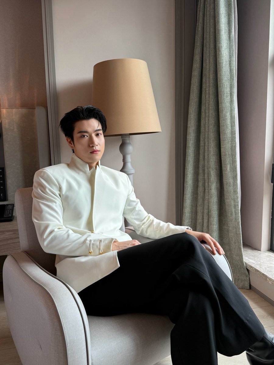 simstxy's tweet photo. ดูสิ่งที่แดนมังกรได้ไป ชั้นสามารถกราบได้เลยมั้ย โคตรจึ้ง 🧎🏻‍♀️‍➡️ https://t.co/jiLLzOKHzB
