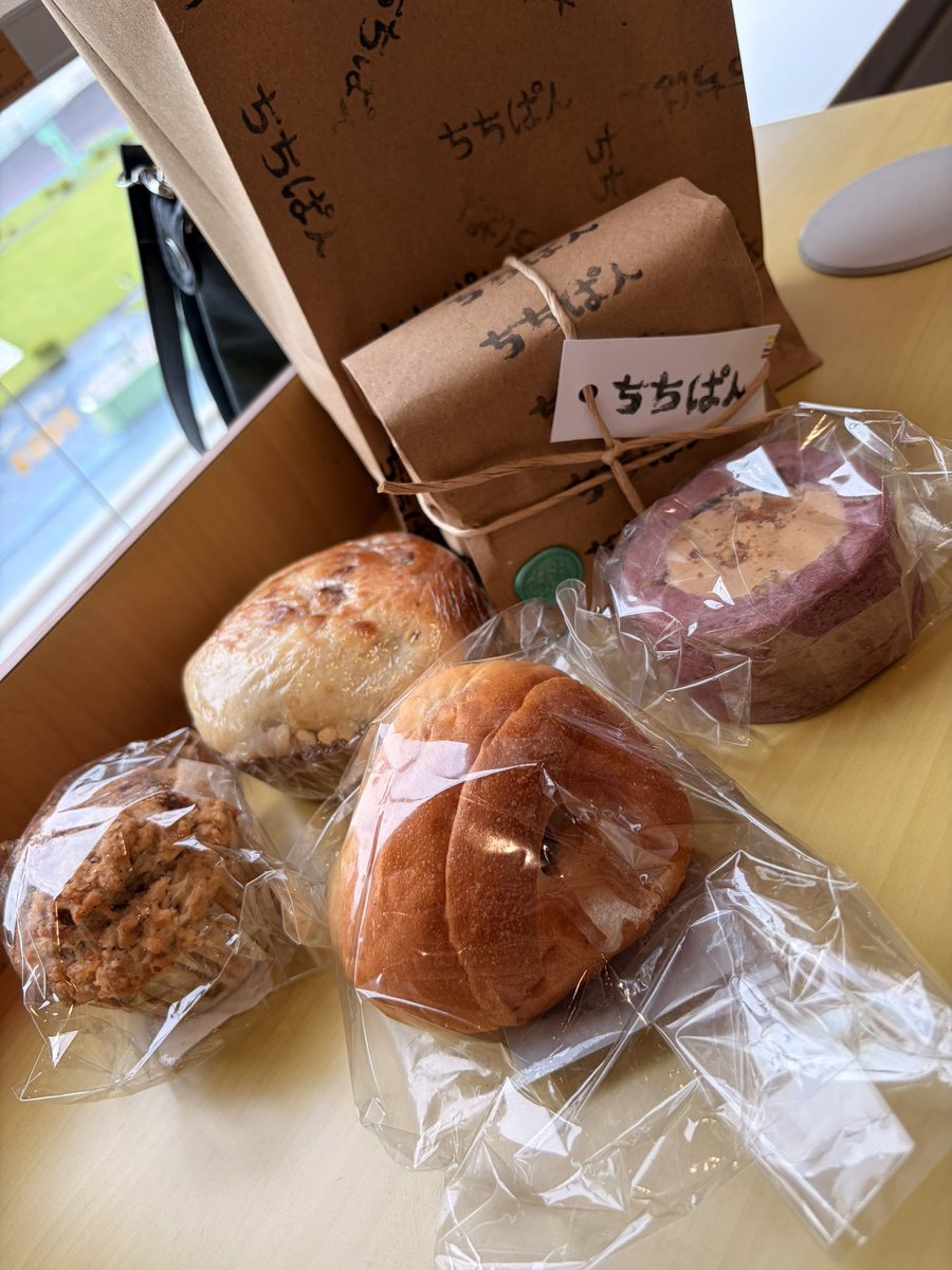 toluckytora's tweet photo. HALLEY見にパンと音楽とアンティーク行ってきた
てひょんのきれいな声！ https://t.co/y52Qbaocx0