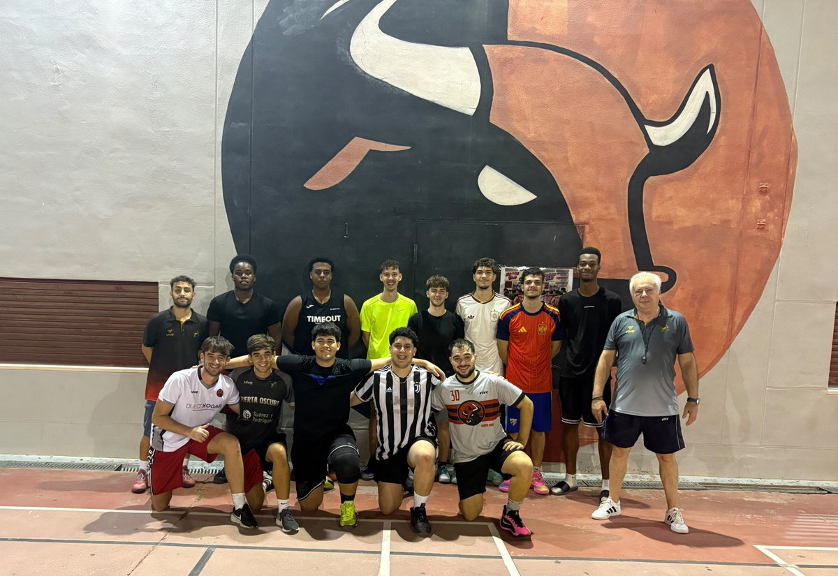 RICHARDAZARDIAZ's tweet photo. El SUB22 @CDJPuertaOscura completa cuatro semanas de mucho trabajo y crecimiento 📈🏀

Faltan detalles por pulir antes del inminente inicio liguero, pero el compromiso y dedicación de este equipo es total. ¡Comienza ya la cuenta atrás para el DEBUT ⏳🔜!

#CDPO15.0
#SiempreJuntos https://t.co/U8UJDJTsOe