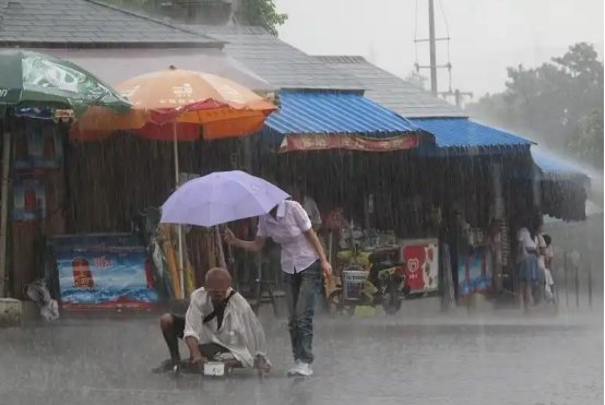 aellp545918's tweet photo. A stranger held the door for me in the rain today and handed me an extra tissue—small act, big warmth that stuck with me all day. https://t.co/FgpCptzvyk