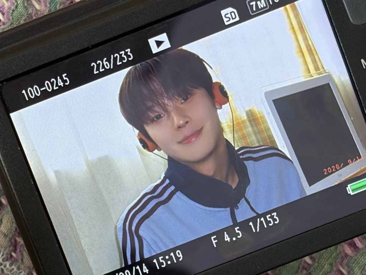 iin0ux's tweet photo. 이날 도민이 왜 이렇게 예쁘지… 평소보다 더 매력적으로 느껴져 https://t.co/X6VcsTVqFY