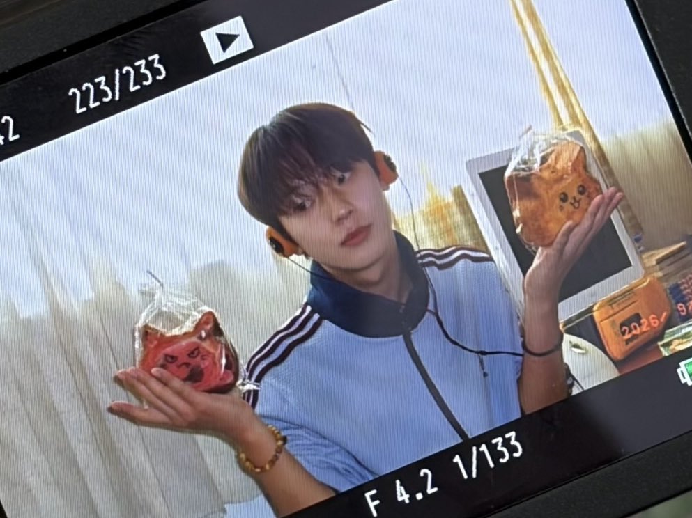 iin0ux's tweet photo. 이날 도민이 왜 이렇게 예쁘지… 평소보다 더 매력적으로 느껴져 https://t.co/X6VcsTVqFY