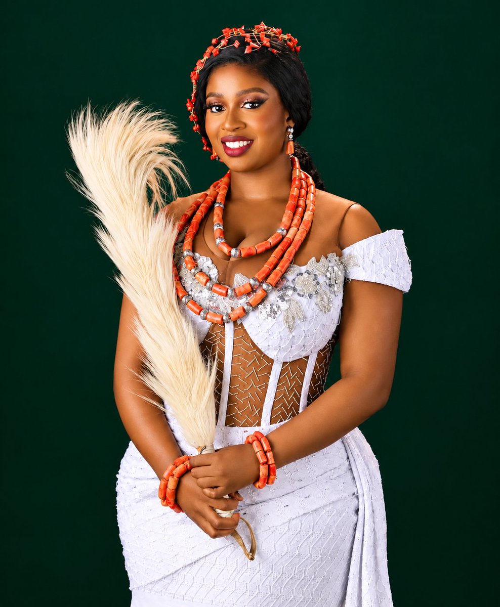 PraisesObiora's tweet photo. If you see Temi Nkem in real life, I don't think you'd dare call her a thìéf to her face, not without solid proof, or you'd risk ending up in a cell for defamaàtìòñ. That's just the plain truth. She is just playing her game that is how I see it.

#BBNaija #BBNaijas11 https://t.co/iDpvMhC1Qw