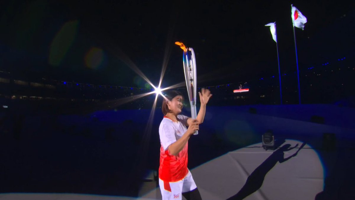 BadmintonTalk's tweet photo. Peraih emas Olimpiade 2016, Ayaka Takahashi, menjadi pembawa obor ke-4 di stadion

#AichiNagoya2026 https://t.co/pzPisZtgAR