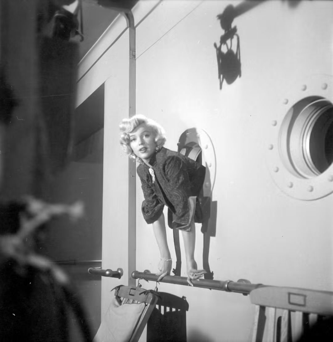 Clubpassionmar2's tweet photo. Bonne journée de samedi.
Have a sweet Saturday.
#marilyn #marilynmonroe #clubpassionmarilyn #GPB #leshommespréfèrentlesblondes #gentlemenpreferblondes #coulisses #backstage https://t.co/YYzifiG9Ey