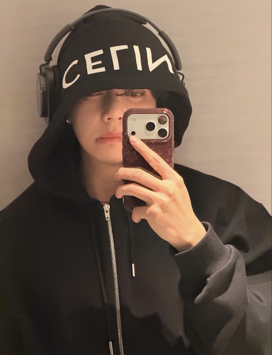 angeltaehv tweet picture