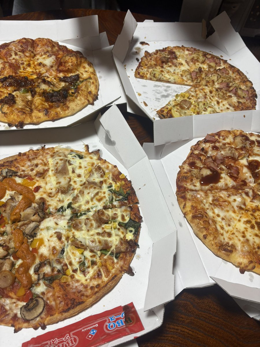 happy_vrc07's tweet photo. 🍕 https://t.co/ub3Yzvv3B4