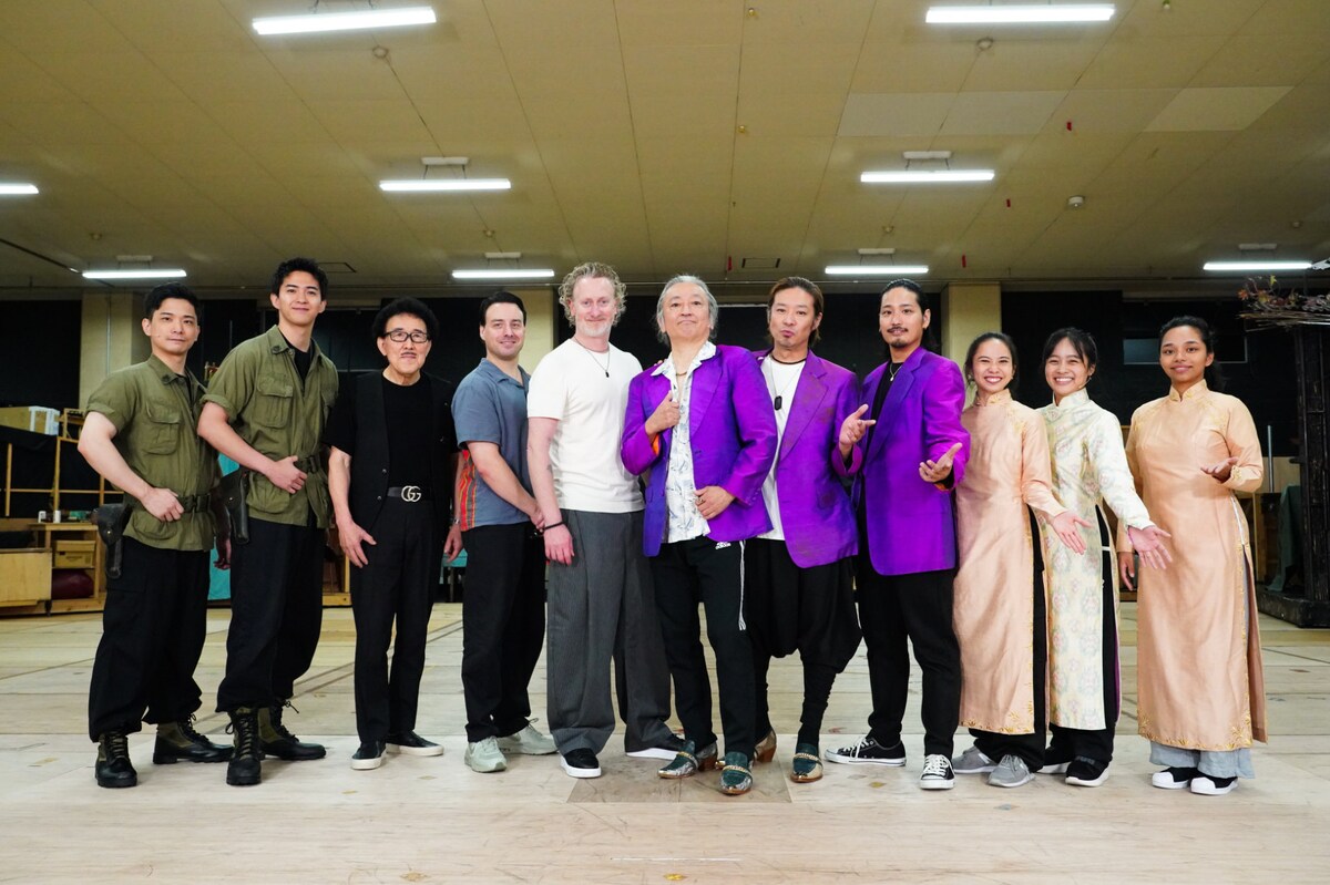 stage_natalie's tweet photo. 【稽古場レポート】駒田一・東山義久・桐山照史ら出演、「ミス・サイゴン」公開稽古でキャスト陣熱唱
https://t.co/x4d1D9MECO https://t.co/7NEjdy7nhS