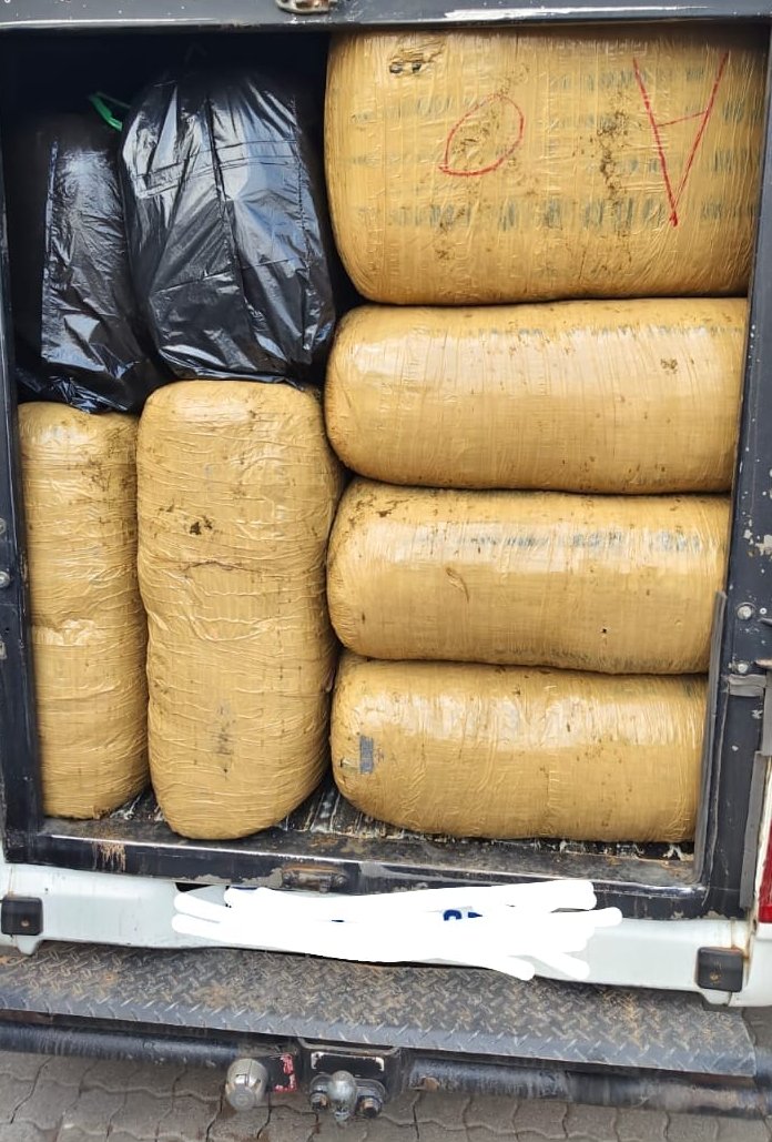 CapricornFMNews's tweet photo. Two Tanzanian nationals have been #arrested after police seized nearly a tonne of #dagga worth an estimated R1.5 million at the Baobab Tollgate in the Vhembe District.
The suspects aged 32 and 41, were travelling in a white van on Friday when they were stopped by members of the Beitbridge Port of Entry Task Team during a roadblock.
According to provincial police spokesperson Colonel Malesela Ledwaba, the duo was ordered to open the vehicle’s canopy padlock, when they claimed to not have the keys, creating suspicion with the police.
Ledwaba says the pair was then instructed to proceed to the Beitbridge border facility, where officers were able to successfully open the canopy in their presence. JS
