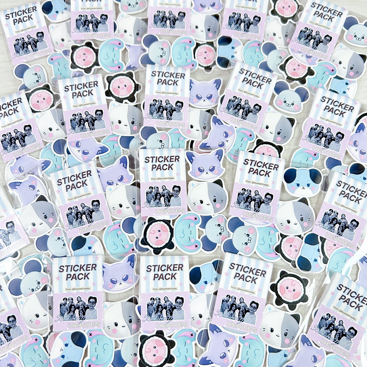 fourevermyday_'s tweet photo. Villains 4th Anniversary ⚔️🖤
Freebies by @fourevermyday_

What will you get?
♡ 2 mini USB lamps
♡ 1 sticker pack (6 pcs)

How to claim?
☆ RT & like this post
☆ Villains only
☆ 1 kit / person
☆ Set price Rp99 via 🍊 (no rf)
☆ Write your usn in the order note

📆 25/09/2026 19.00 wib
🔗 https://t.co/kL6slniVro

Let's keep rocking with Xdinary Heroes!