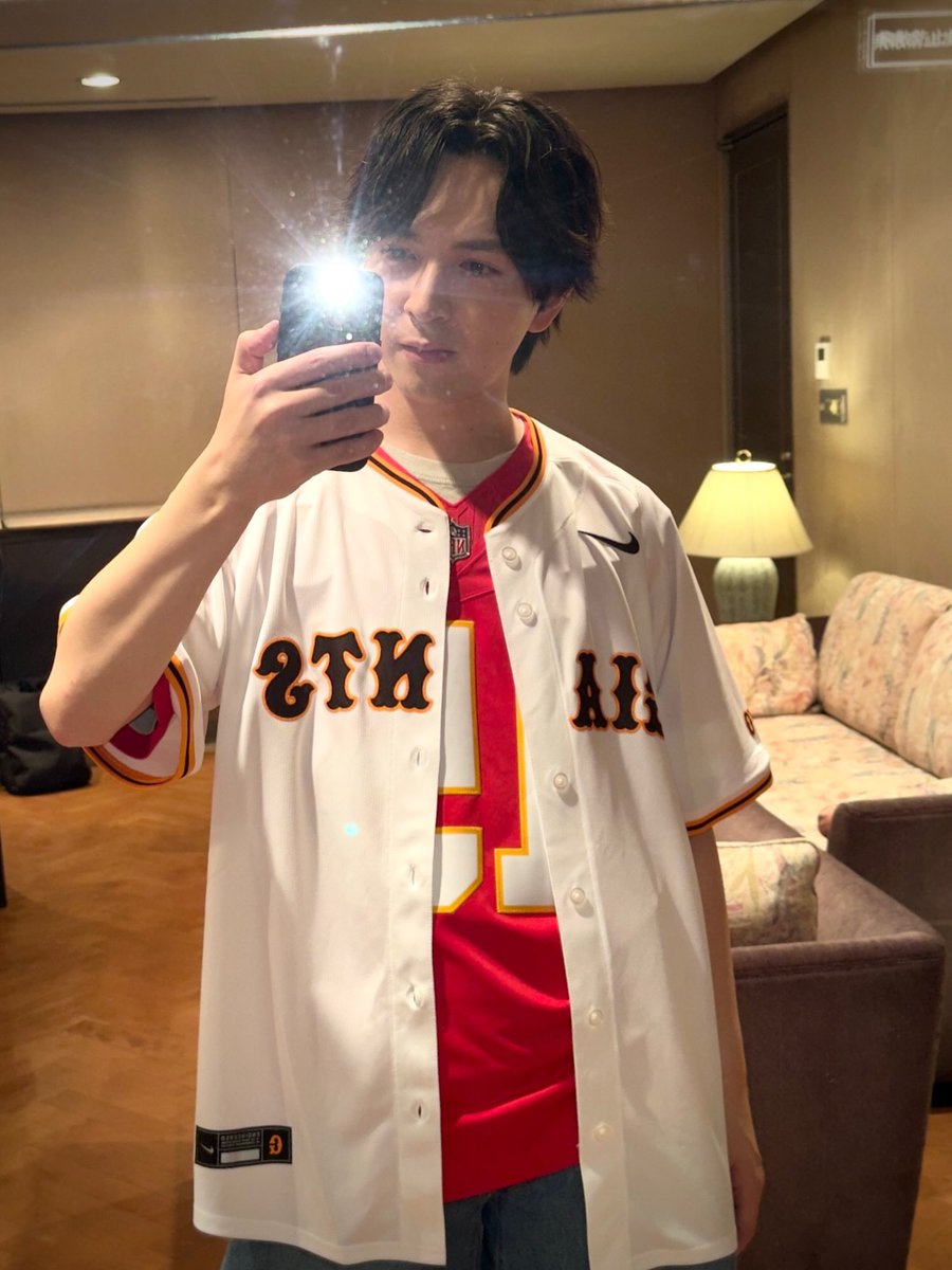 Riko32520's tweet photo. 自撮りがカッコ良すぎて😭
顔ほんと良すぎる…美しい…ありがとう…

https://t.co/mP8Gfk4ca9

https://t.co/BHV4u6HJeo https://t.co/RWy7dRKm11