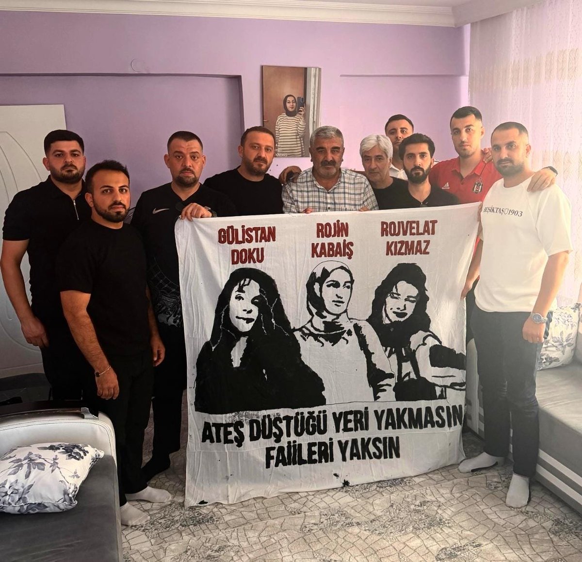 carsianadolu's tweet photo. ATEŞ DÜŞTÜĞÜ YERİ YAKMASIN FAİLLERİ YAKSIN.

Diyarbakır'da Rojin Kabaiş'in Babası Nizamettin Amcamızı evinde ziyaret edip, başsağlığı dileklerimizi ilettik.
#çArşıDoğuAnadolu 
#RojinKabaiş #GülistanDoku #rojvelatkızmaz https://t.co/RQ0YAonGMO