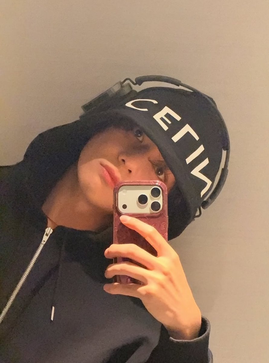 koovarbie's tweet photo. Taehyung Instagram update 

(https://t.co/MtdySDOdP5) https://t.co/91nimLBTR7